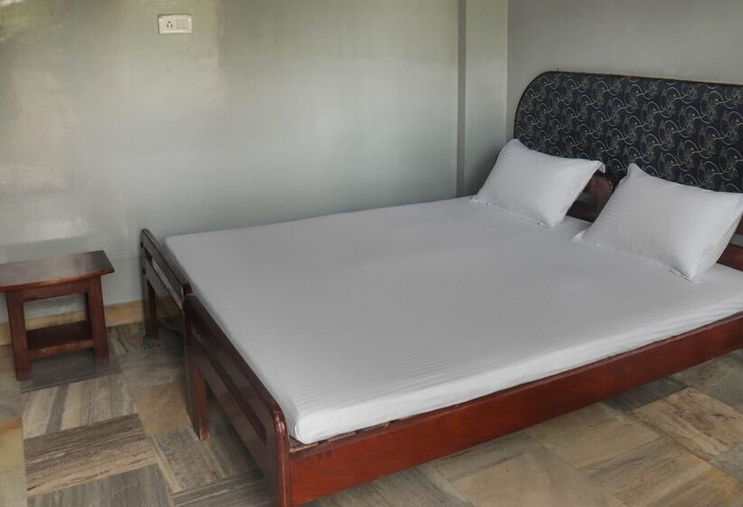 Spot On 49477 Hotel Galaxy