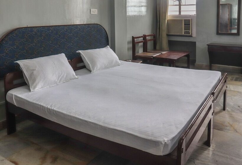 Spot On 49477 Hotel Galaxy