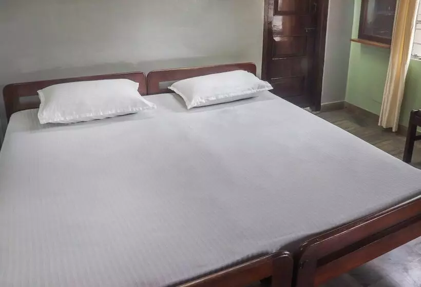 Spot On 49477 Hotel Galaxy