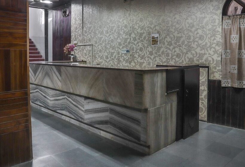 Spot On 49477 Hotel Galaxy