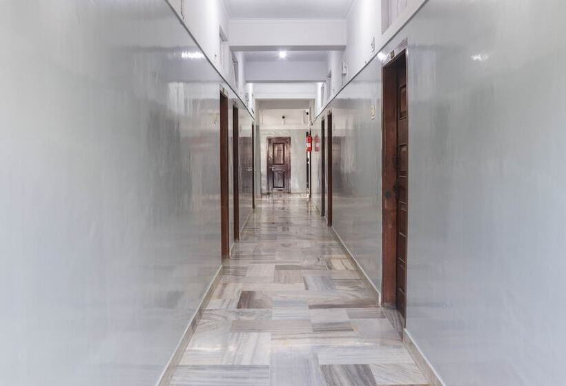 Spot On 49477 Hotel Galaxy