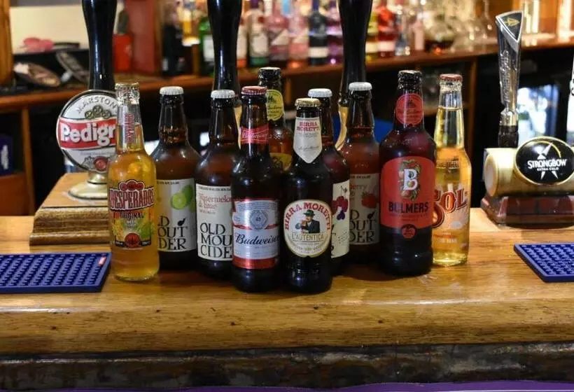 Hotelli Chequers Country Inn