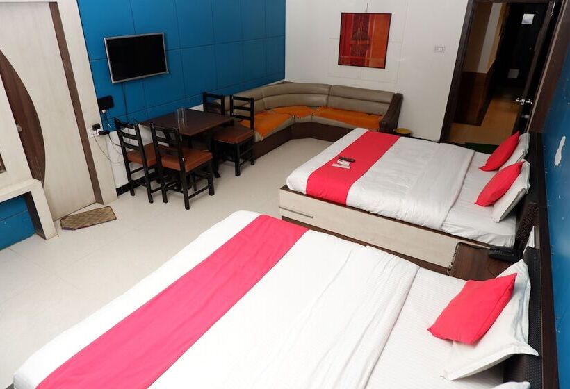 בית מלון כפרי The City Palace Dwarka