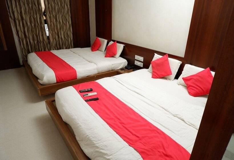 בית מלון כפרי The City Palace Dwarka