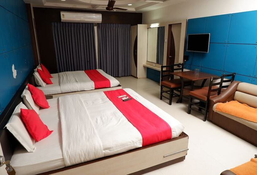 בית מלון כפרי The City Palace Dwarka