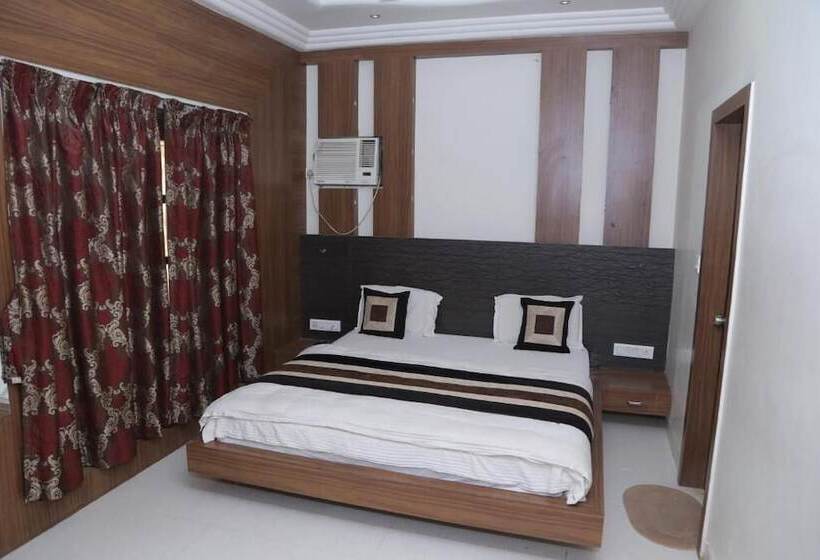 בית מלון כפרי The City Palace Dwarka