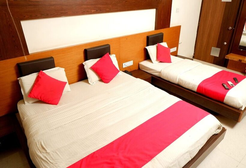 בית מלון כפרי The City Palace Dwarka