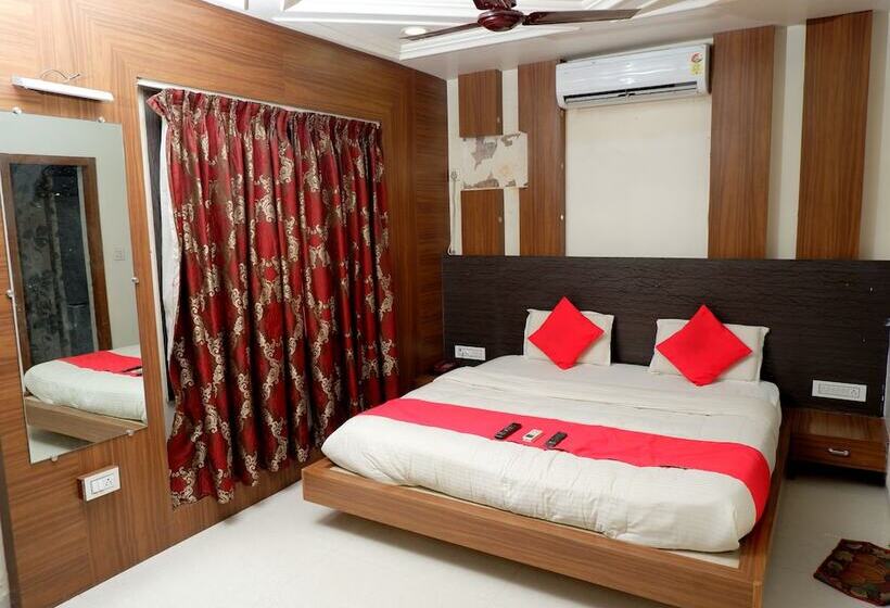 בית מלון כפרי The City Palace Dwarka