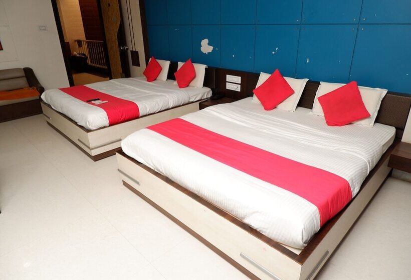 בית מלון כפרי The City Palace Dwarka