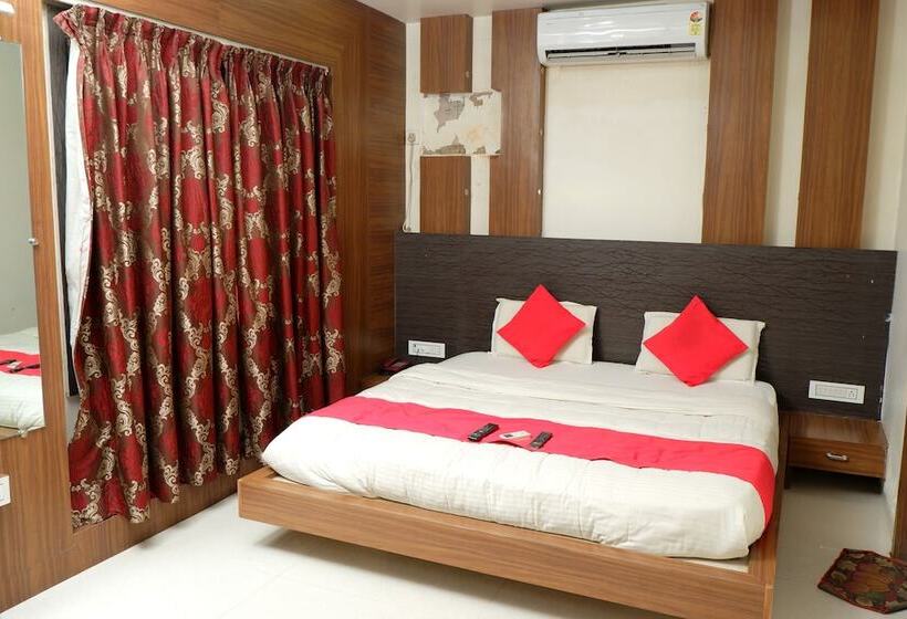 בית מלון כפרי The City Palace Dwarka