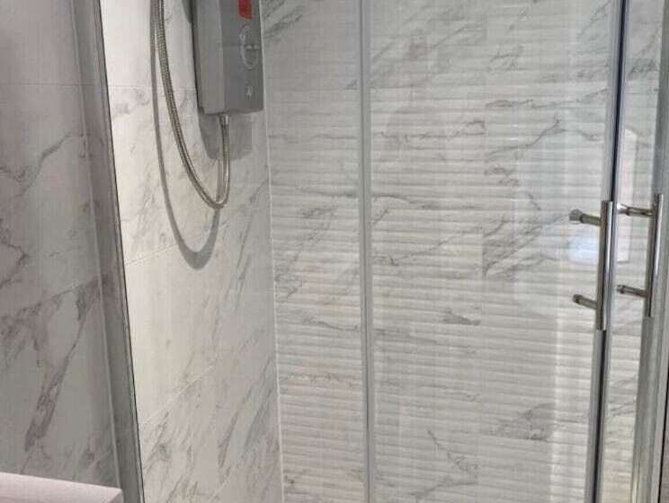 هتل Brownlows Inn Rooms Formerly Riley S Rooms