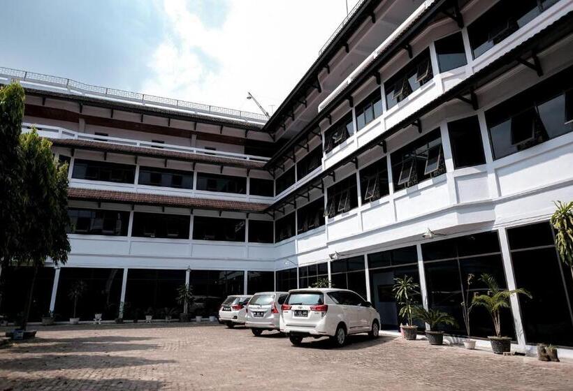 فندق Reddoorz @ Cempaka Putih Jambi