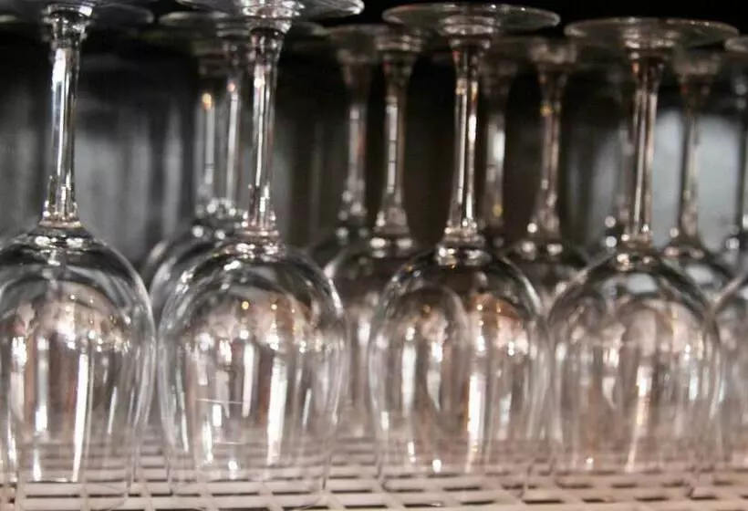 Hotelli Chequers Inn