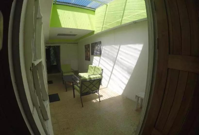 هاستل Esterillos Oeste Beach House Hostal