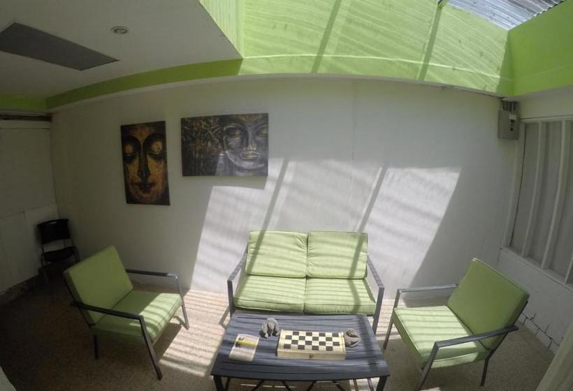 호스텔 Esterillos Oeste Beach House Hostal