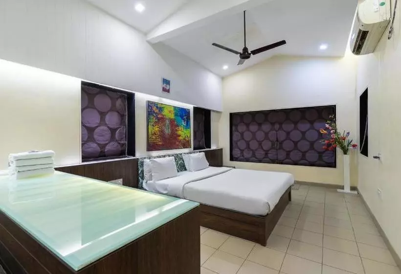 ホテル Capital O 47539 Capital O Umbergaon Club