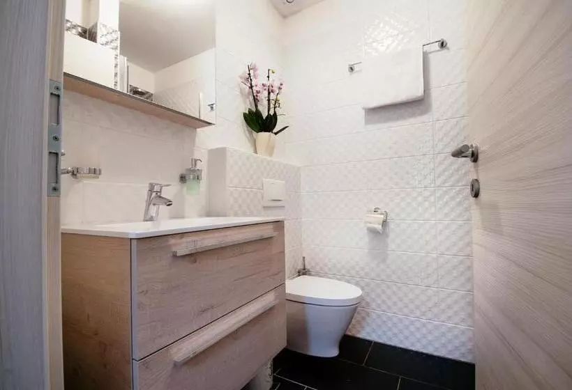 تختخواب و صبحانه Sunny Rooms