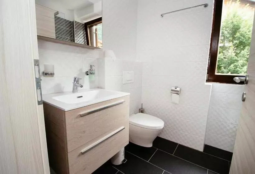 تختخواب و صبحانه Sunny Rooms