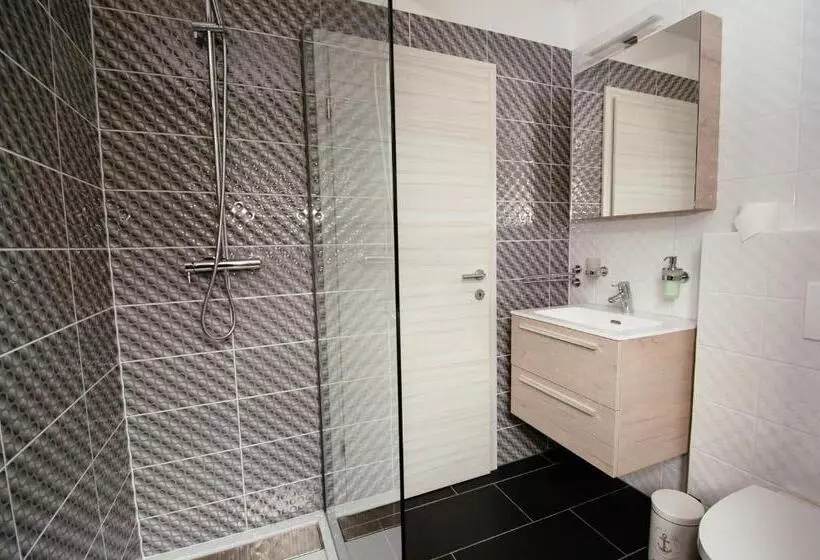 تختخواب و صبحانه Sunny Rooms