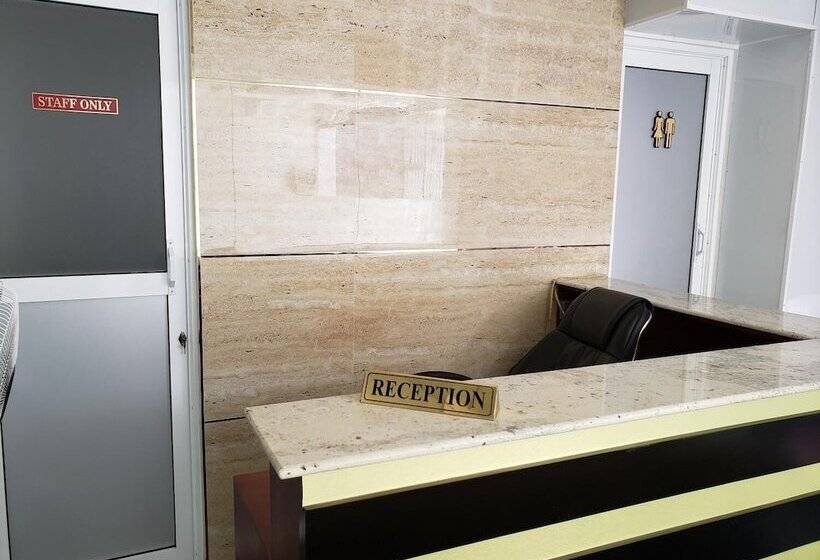 Hotel Amazinn Suites