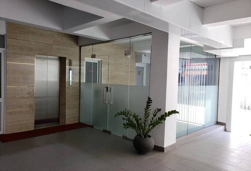 Hotel Amazinn Suites