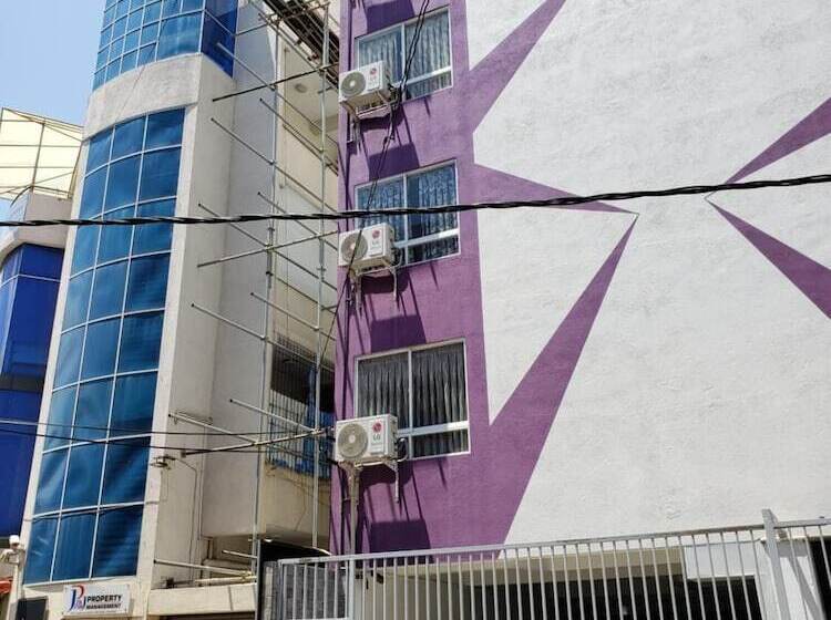 Hotel Amazinn Suites