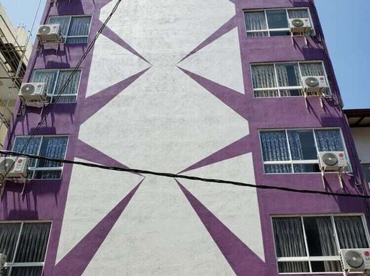 Hotel Amazinn Suites