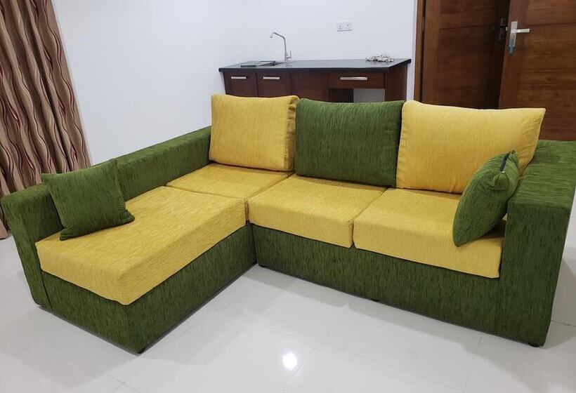 Hotel Amazinn Suites