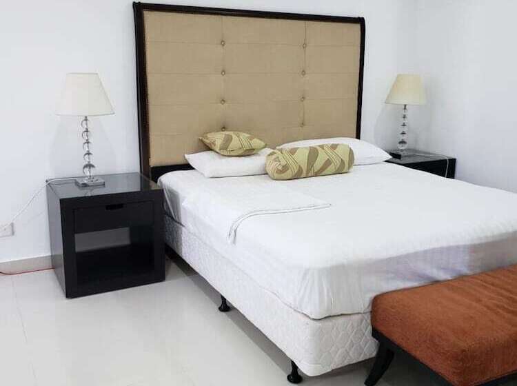 Hotel Amazinn Suites