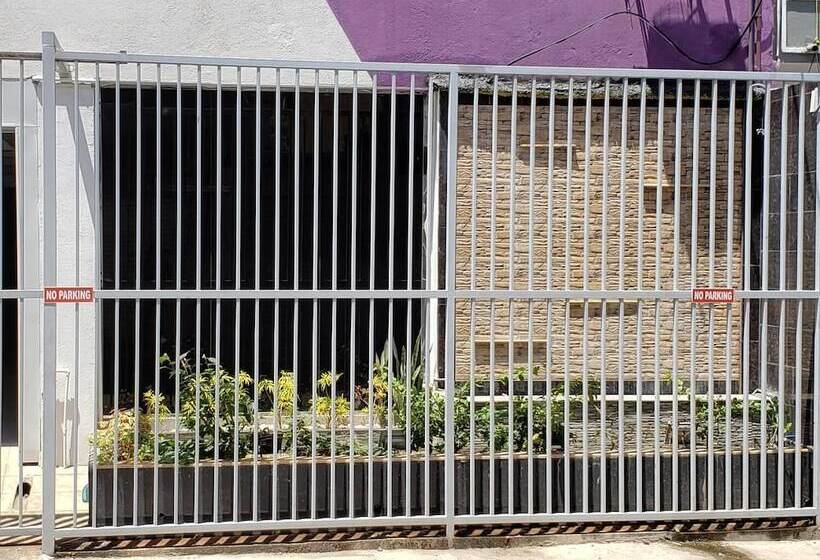 Hotel Amazinn Suites