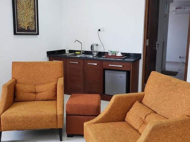 Hotel Amazinn Suites