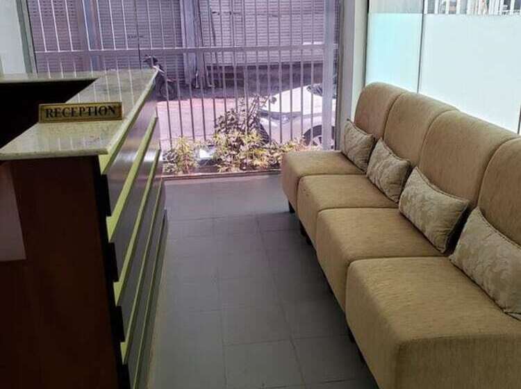 Hotel Amazinn Suites