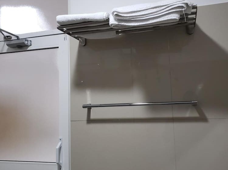 Hotel Amazinn Suites