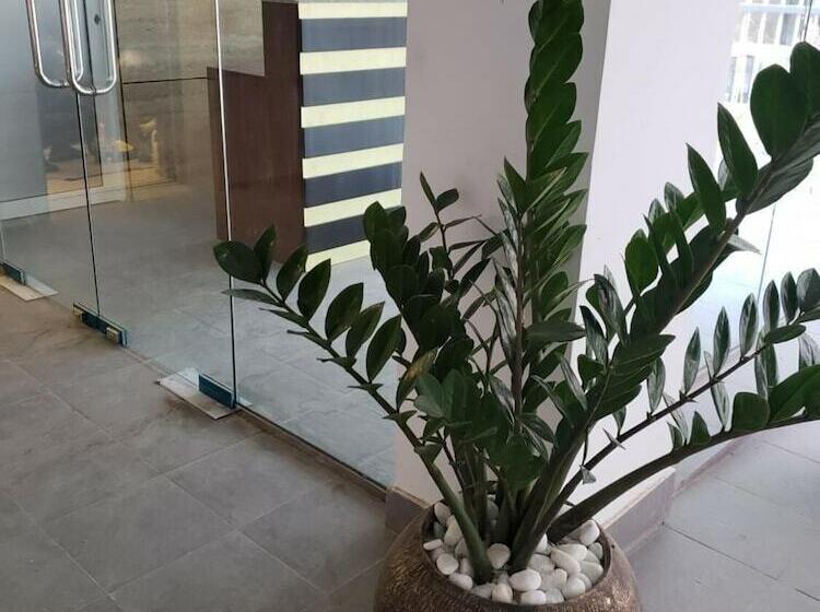 Hotel Amazinn Suites