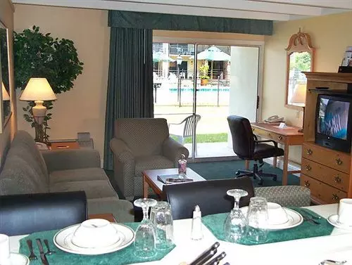 Отель Richmond Suites