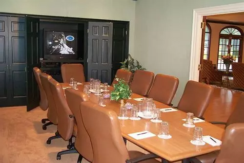 Отель Richmond Suites