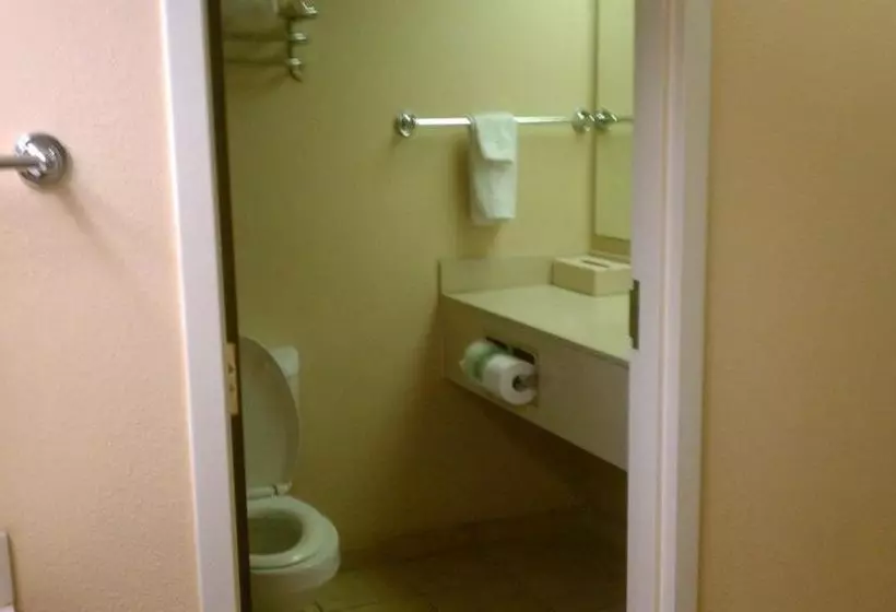 Отель Richmond Suites