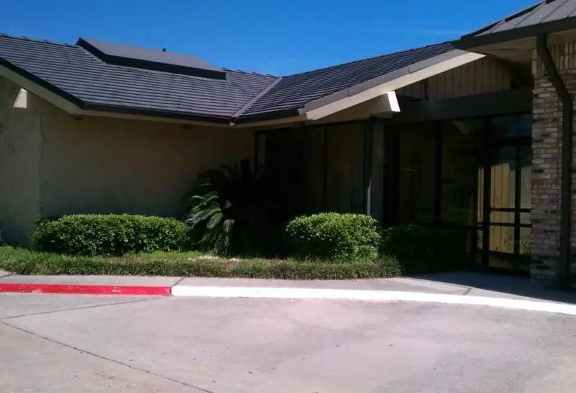 Отель Richmond Suites