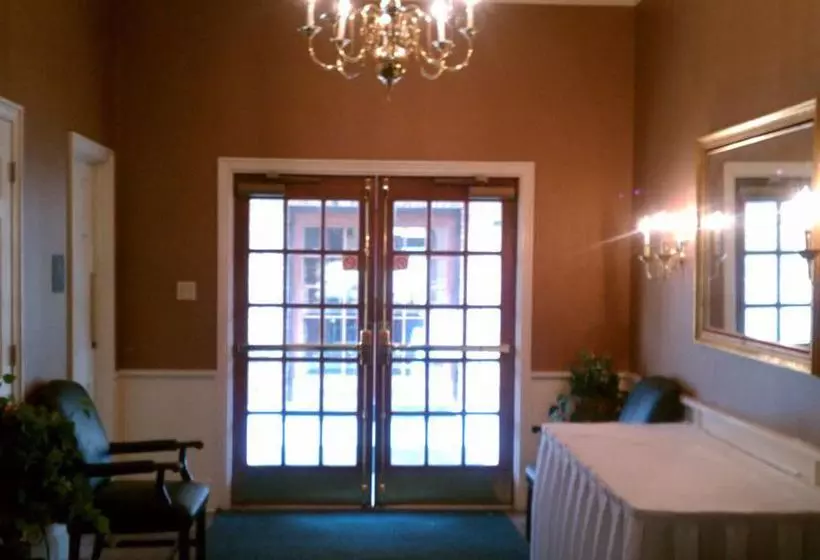 Отель Richmond Suites