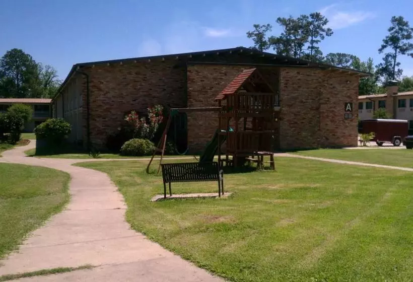 Отель Richmond Suites