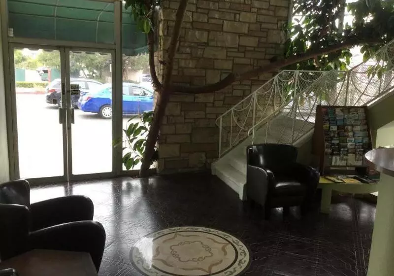 Bevonshire Lodge Motel