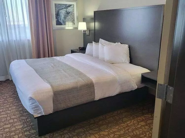 هتل Best Western Sawtooth Inn And Suites