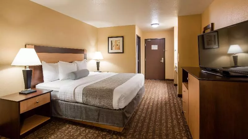 هتل Best Western Sawtooth Inn And Suites