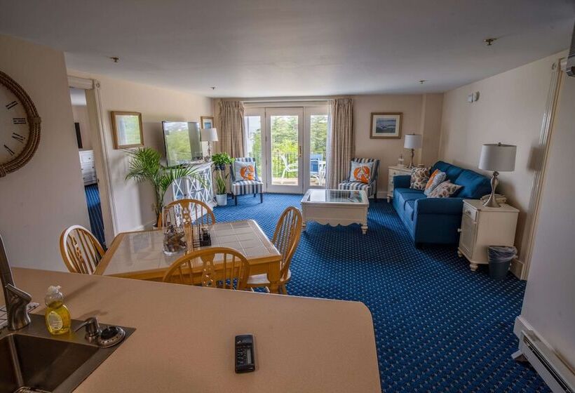 ホテル Bluenose Inn   Bar Harbor