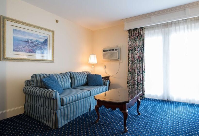 ホテル Bluenose Inn   Bar Harbor