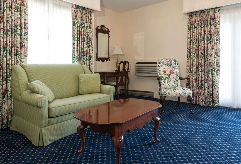 ホテル Bluenose Inn   Bar Harbor