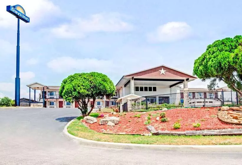 酒店 Days Inn By Wyndham Boerne