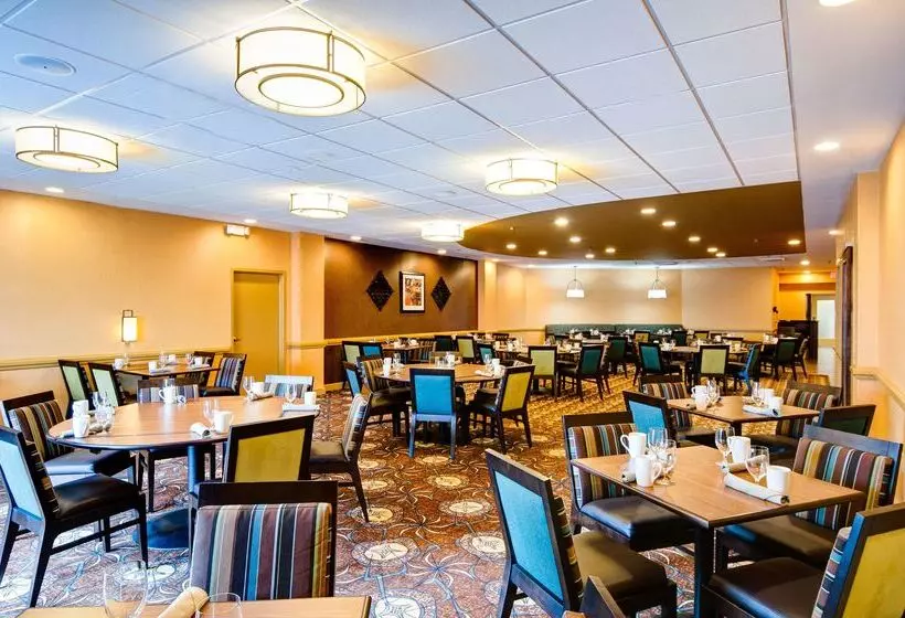 ホテル Doubletree By Hilton Raleigh  Brownstone  University