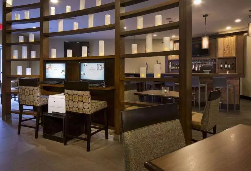 ホテル Doubletree By Hilton Raleigh  Brownstone  University