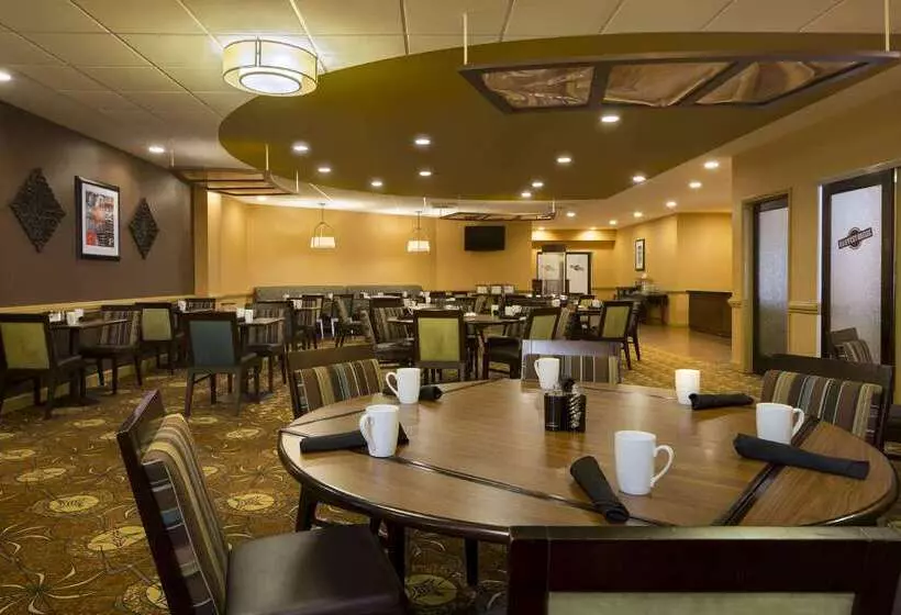 ホテル Doubletree By Hilton Raleigh  Brownstone  University